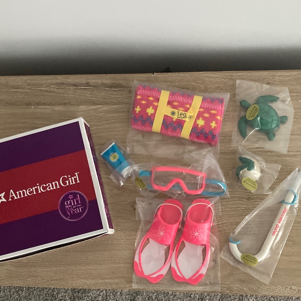 American Girl Doll Lea Girl of the Year Lea’s Beach Accessories new in box
